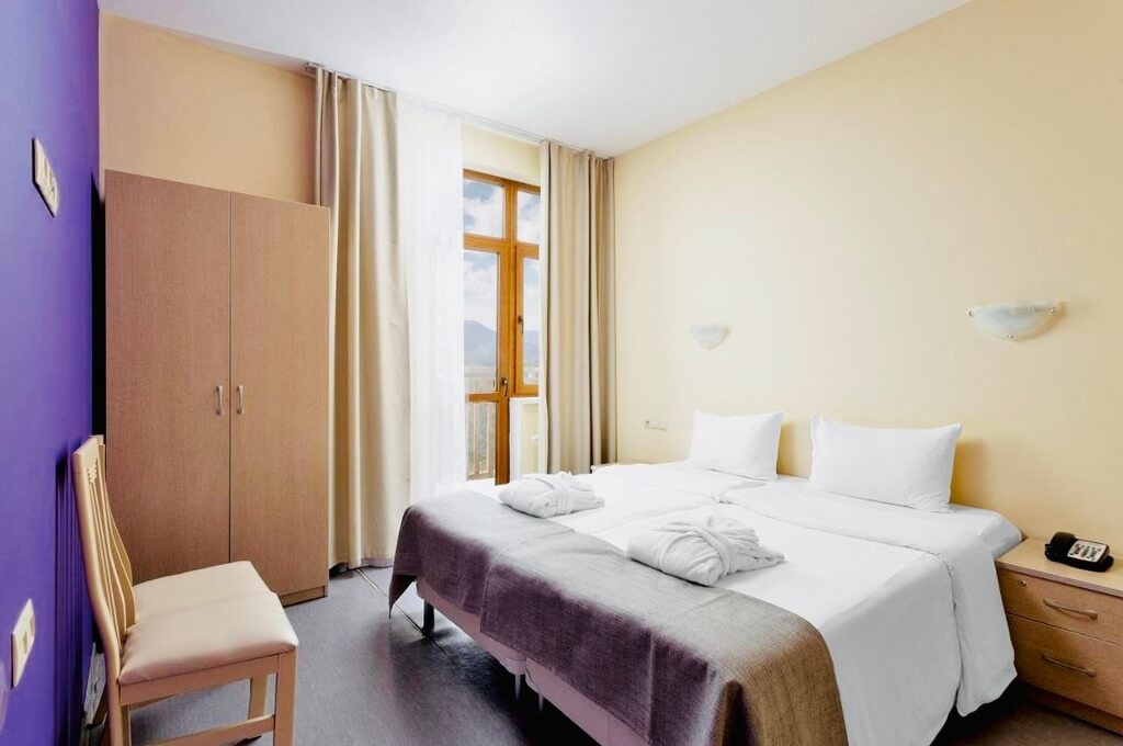 фото Отель Райдерс Лодж (Riders Lodge Hotel)