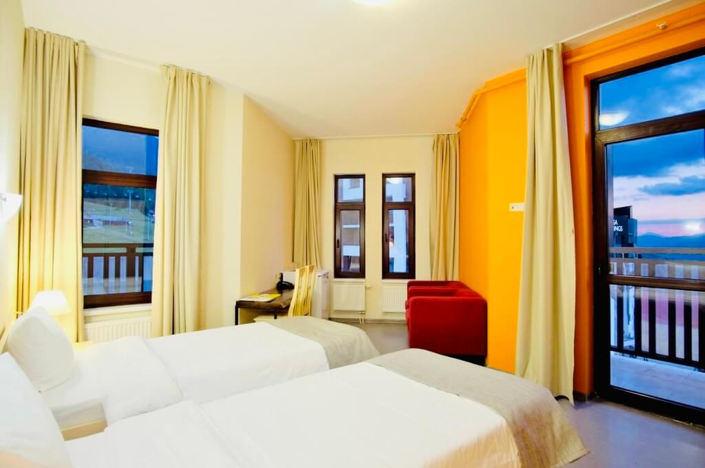 фото Отель Райдерс Лодж (Riders Lodge Hotel)