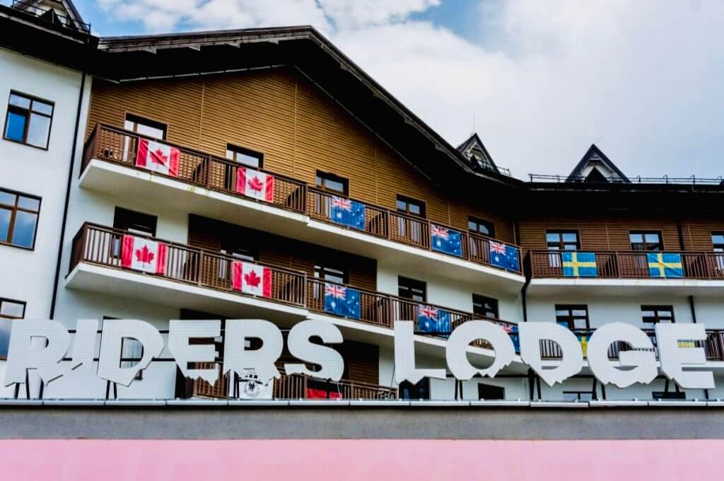 фото Отель Райдерс Лодж (Riders Lodge Hotel)
